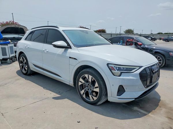 2022 AUDI E-TRON quattro Premium