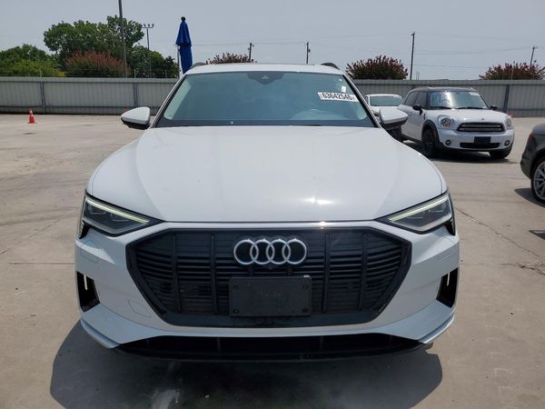 2022 AUDI E-TRON quattro Premium