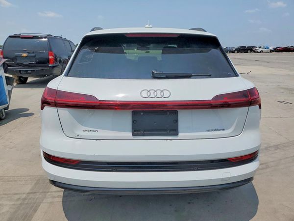 2022 AUDI E-TRON quattro Premium