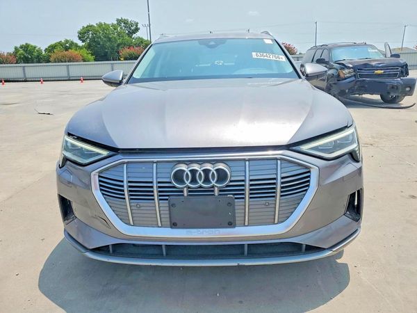 2021 AUDI E-TRON quattro Premium