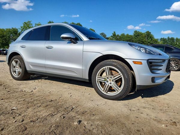 2015 PORSCHE MACAN