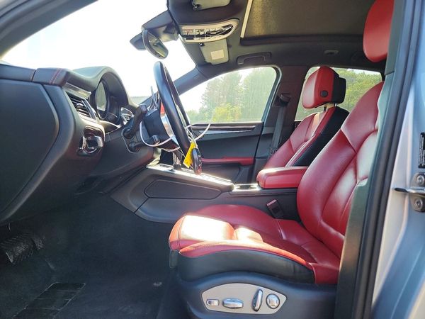 2015 PORSCHE MACAN