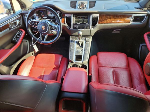 2015 PORSCHE MACAN
