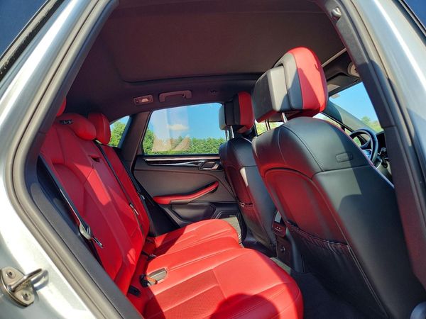 2015 PORSCHE MACAN