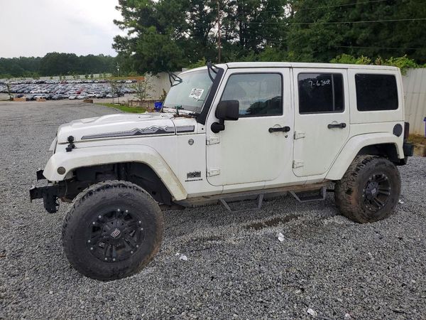2014 JEEP WRANGLER Sahara — Front 3/4