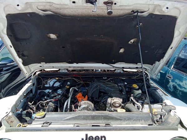 2014 JEEP WRANGLER Sahara — Engine bay
