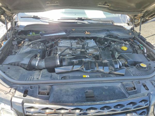 2014 LAND ROVER RANGEROVER Auto-biography — Engine bay