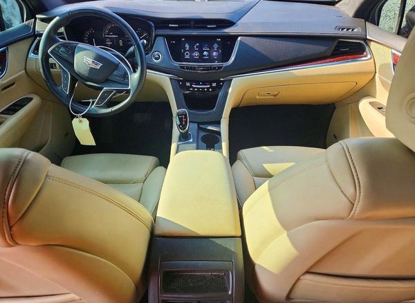 2017 CADILLAC XT5 Luxury