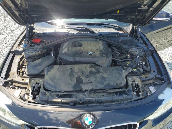 2018 BMW 3 SERIES xDrive SA — Engine bay
