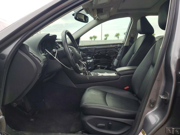 2015 INFINITI Q50