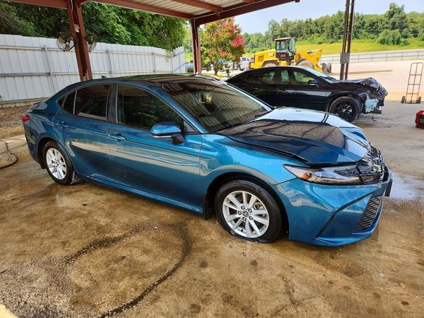 2025 TOYOTA CAMRY — Passenger 3/4