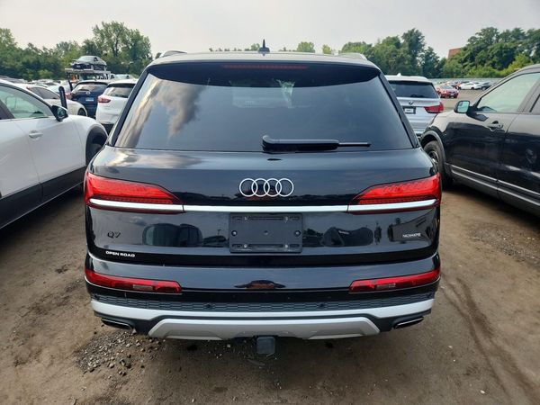 2025 AUDI Q7 quattro Premium Plus