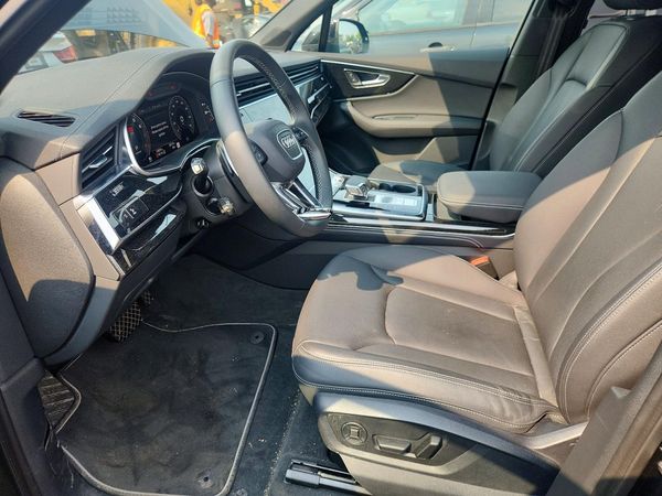 2025 AUDI Q7 quattro Premium Plus