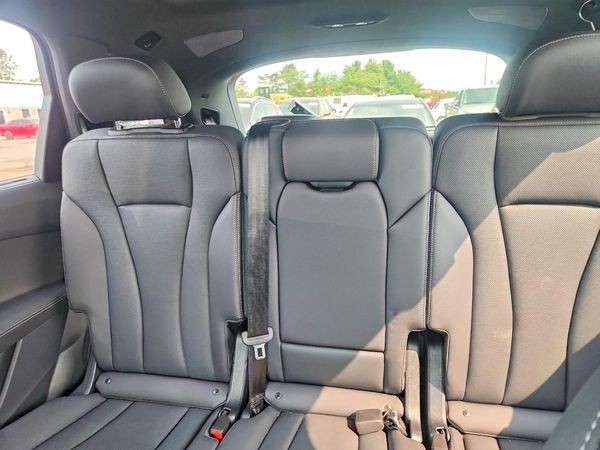 2025 AUDI Q7 quattro Premium Plus