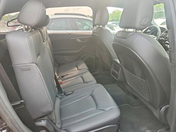 2025 AUDI Q7 quattro Premium Plus