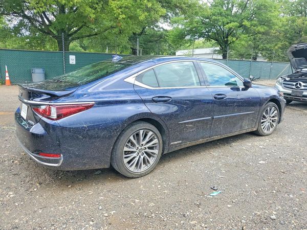 2021 LEXUS ES 300h Premium