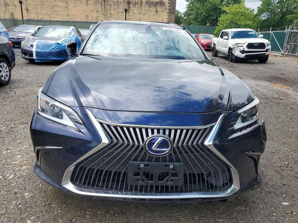 2021 LEXUS ES 300h Premium
