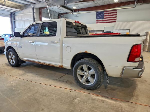2016 RAM 1500 SLT CREW CAB 4X4