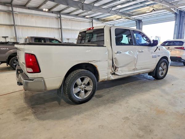 2016 RAM 1500 SLT CREW CAB 4X4