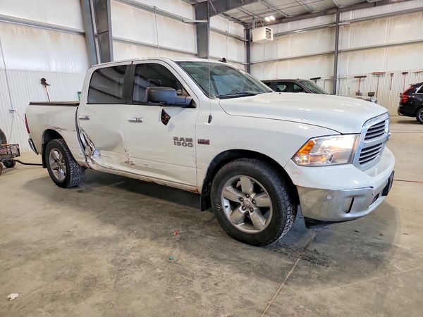 2016 RAM 1500 SLT CREW CAB 4X4