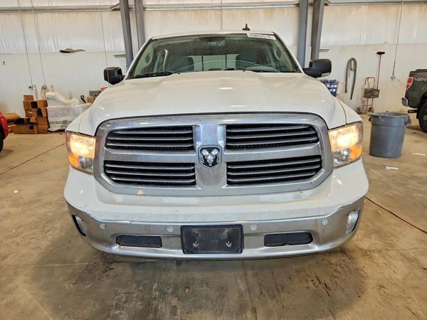 2016 RAM 1500 SLT CREW CAB 4X4