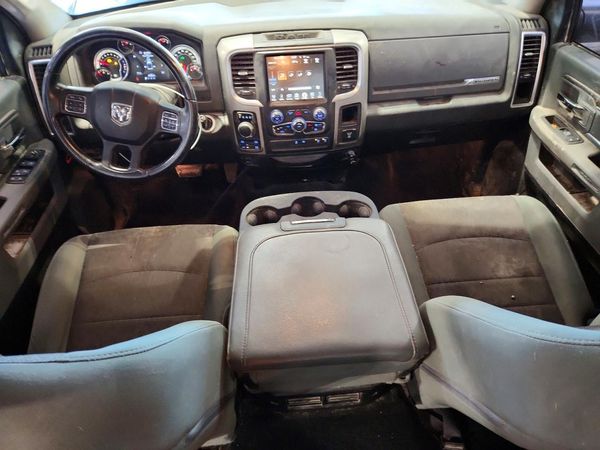2016 RAM 1500 SLT CREW CAB 4X4