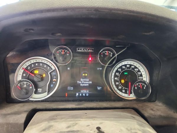 2016 RAM 1500 SLT CREW CAB 4X4