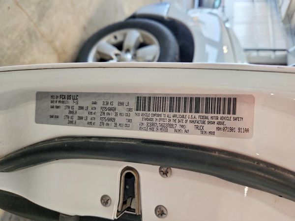 2016 RAM 1500 SLT CREW CAB 4X4