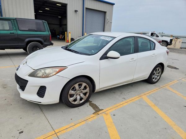 2013 MAZDA 3 SV/Base
