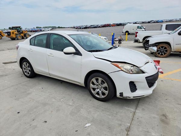 2013 MAZDA 3 SV/Base