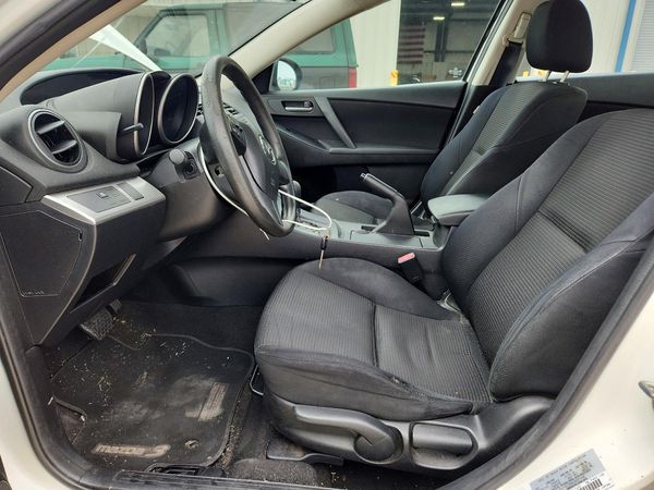 2013 MAZDA 3 SV/Base