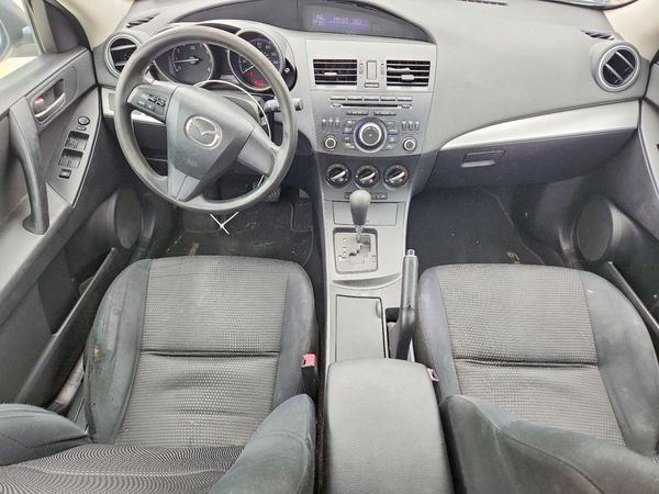 2013 MAZDA 3 SV/Base