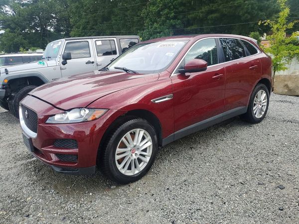 2017 JAGUAR F-PACE Prestige — Front 3/4