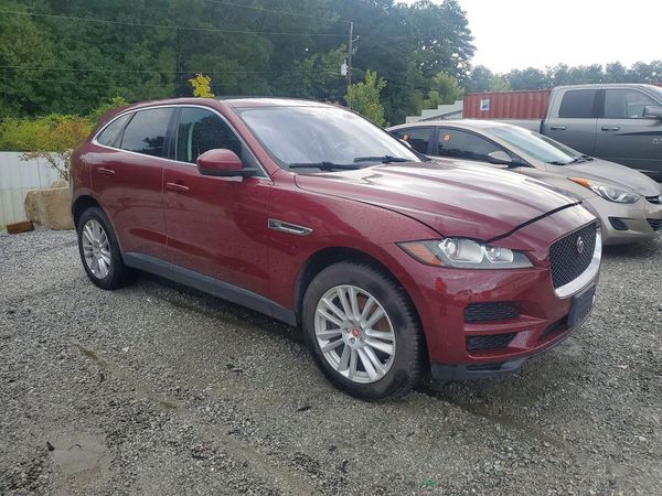 2017 JAGUAR F-PACE Prestige — Passenger 3/4