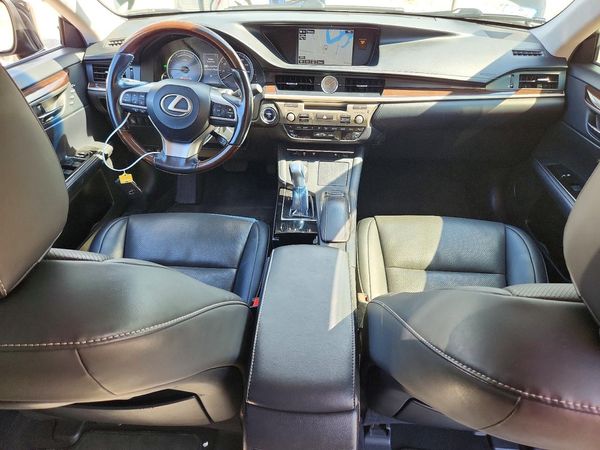 2016 LEXUS ES 300h