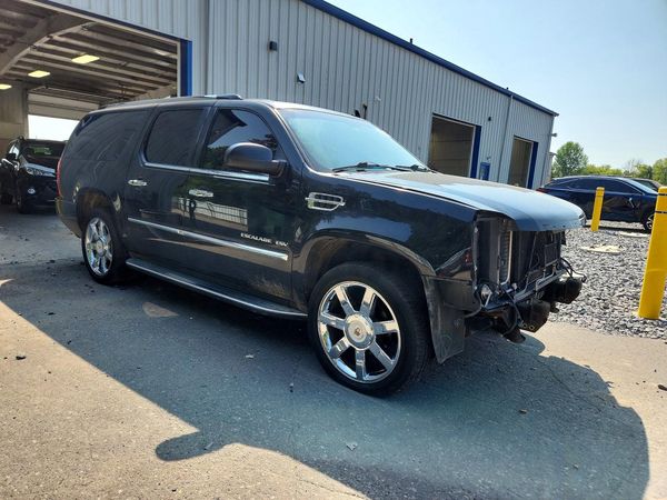 2014 CADILLAC ESCALADE ESV Luxury
