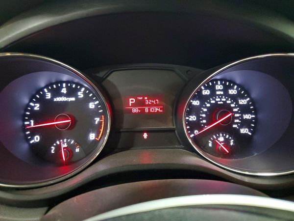 2016 KIA SEDONA LX - Middle-low