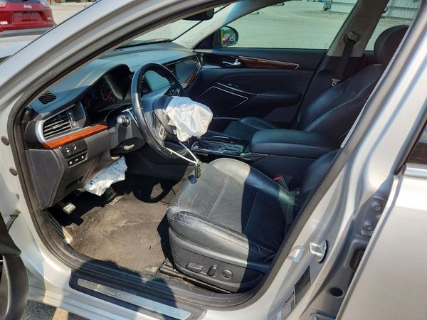 2017 KIA CADENZA