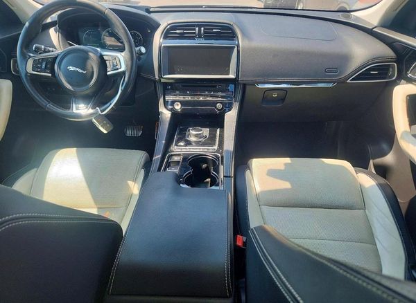2017 JAGUAR F-PACE R-Sport