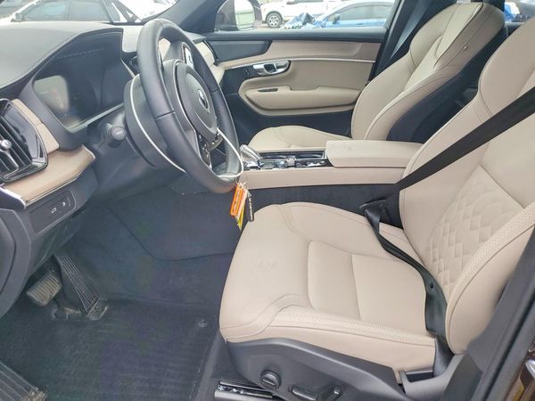 2025 VOLVO XC90 Plus