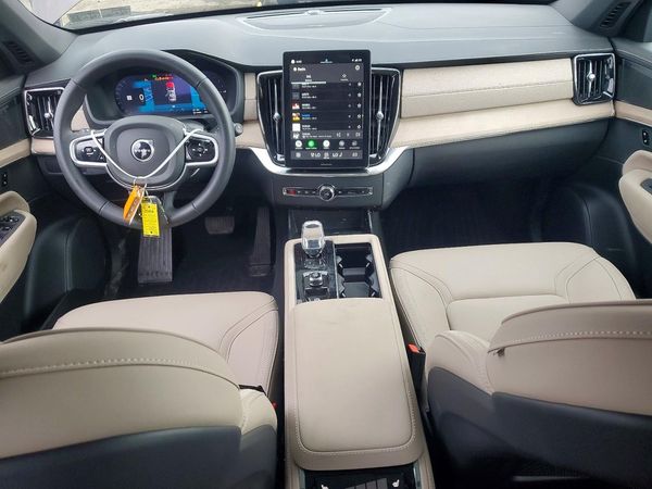 2025 VOLVO XC90 Plus