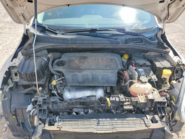 2016 FIAT 500 — Engine bay