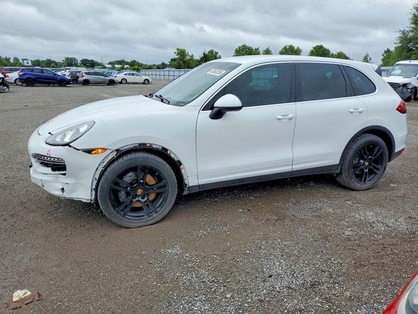 2014 PORSCHE CAYENNE
