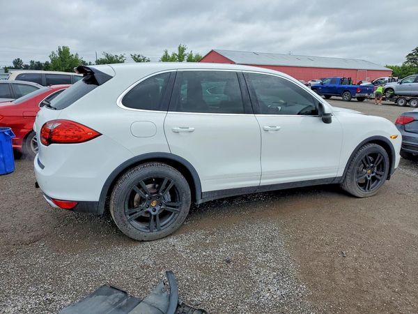 2014 PORSCHE CAYENNE