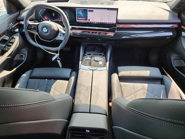 2027 BMW 530