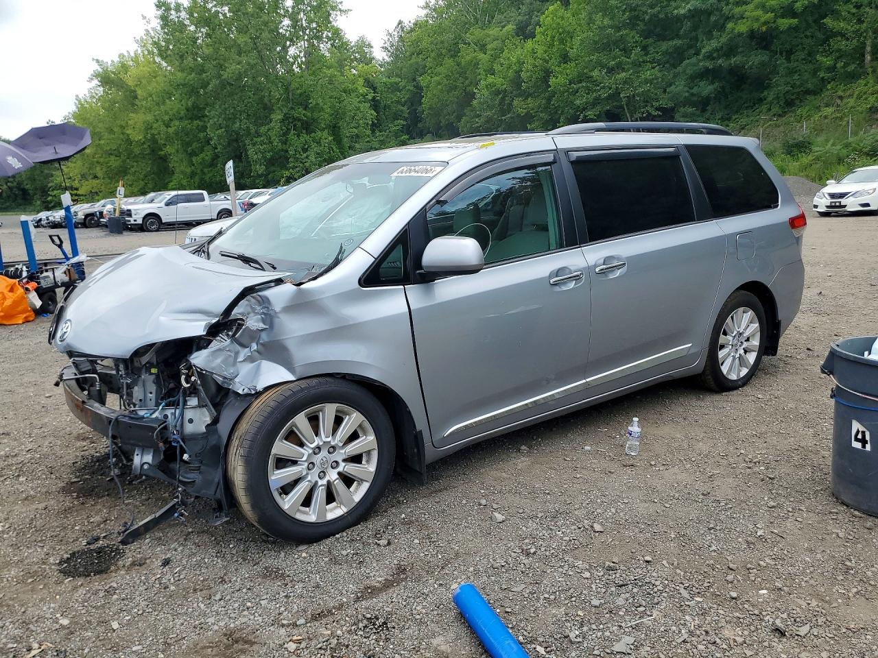2014 TOYOTA SIENNA