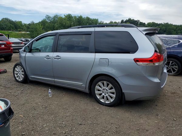 2014 TOYOTA SIENNA