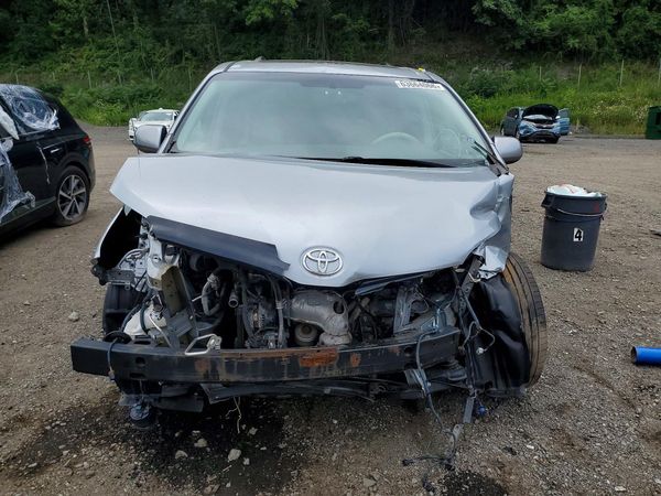 2014 TOYOTA SIENNA