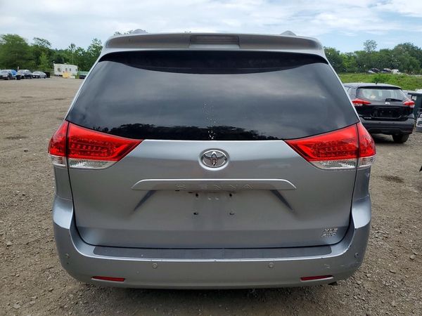 2014 TOYOTA SIENNA