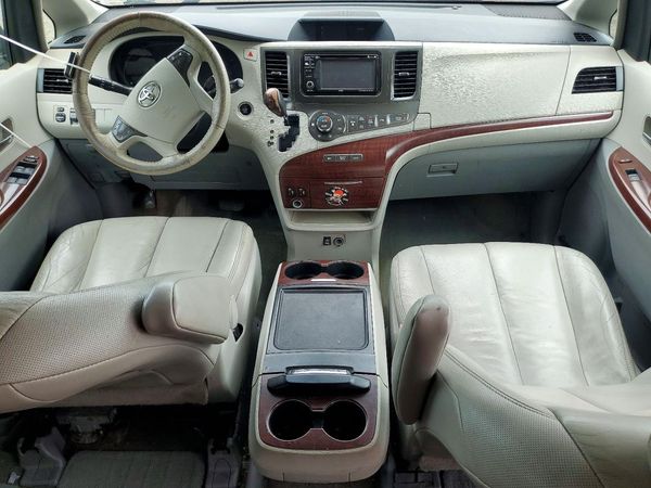 2014 TOYOTA SIENNA